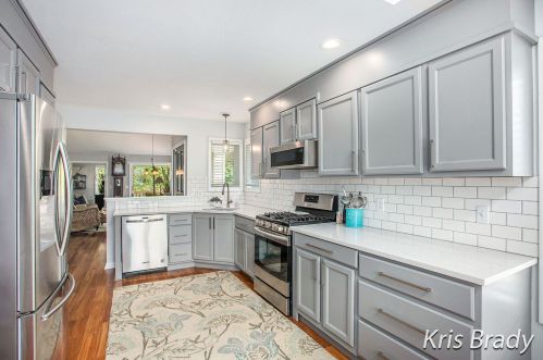 2214 Shetland Dr, Grand Rapids MI 49505-6390 exterior