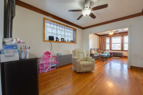 4327 Sacramento, Chicago IL 60655-2302 exterior