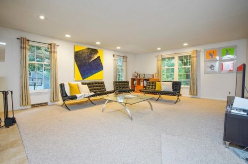 180 Lawrence Dr, Springfield, MA 01106-1620