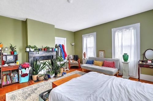 69 Arnold St, Providence RI 02906-1065 exterior