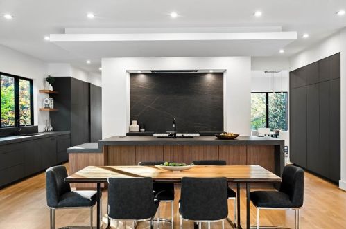 4645 Lake Forrest Dr, Atlanta GA  30342-2537 exterior