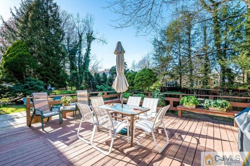 68 Monroe Ave, Edison NJ 08820-3724 exterior