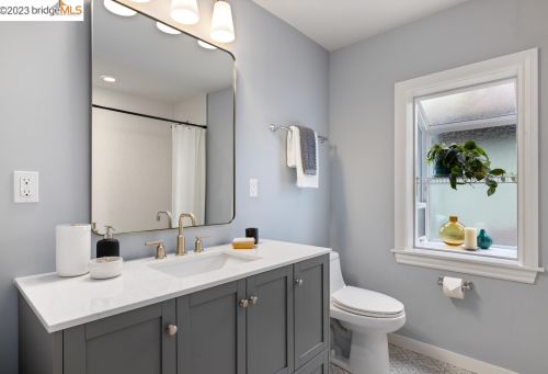 2643 Hillegass Ave, Berkeley CA 94704-3313 exterior