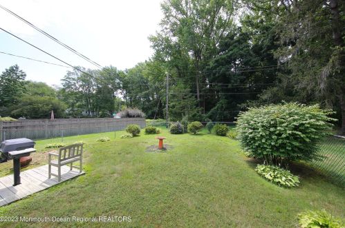 65 Little Silver Pkwy, Little Silver NJ 07739-1118 exterior