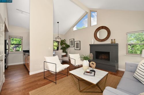 889 Camelback Pl, Concord, CA 94523-1224