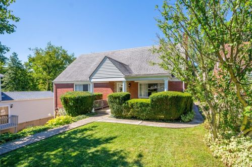 63 Ehle Ave, Moon Twp, PA 15108-3735