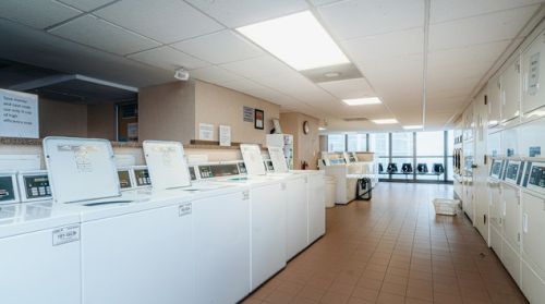 10 Ontario St, Chicago IL  60654-3809 exterior