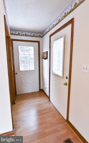 1201 Clagett Dr, Rockville MD 20851-2116 exterior