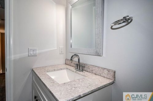 6 Dayton Rd, Edison NJ  08817-4007 exterior