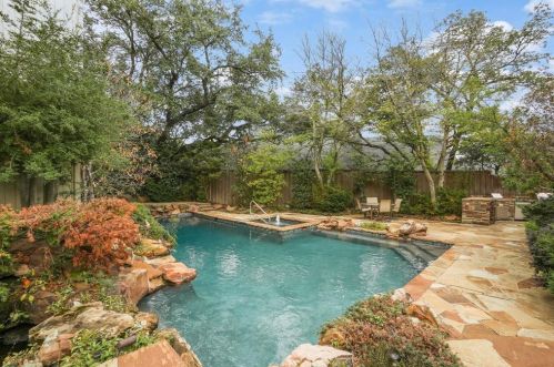 5642 Bent Tree Dr, Dallas TX 75248-2010 exterior