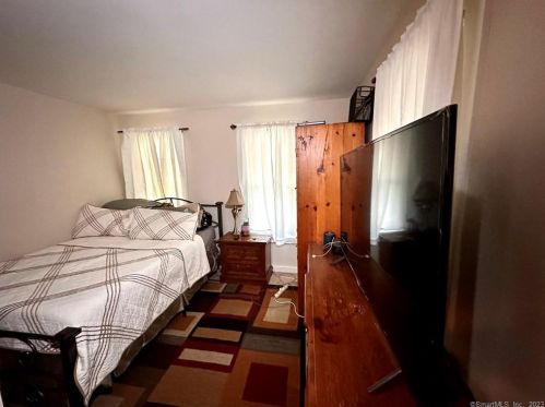 8 Burwell St, Norwalk CT 06854-4703 exterior