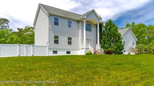 660 Berkeley Ave, Berkeley Township NJ 08721-3703 exterior