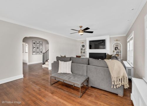 256 Frst Ave, Elmhurst IL 60126-3547 exterior