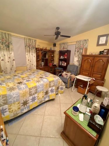 1923 Holiday Ln, Naples FL 34104-4225 exterior