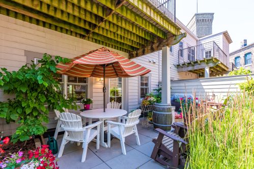 822 Hamilton St, Milwaukee WI 53202-1607 exterior