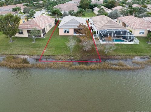 9956 Chadwick Dr, Fort Pierce FL 34987-2418 exterior