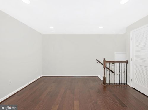 22213 Broadway Ave, Clarksburg MD 20871-3430 exterior