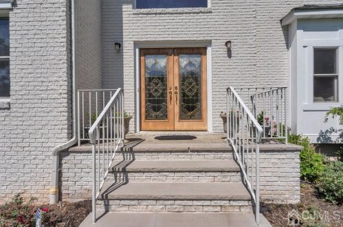 48 Farmhaven Ave, Edison NJ 08820-3220 exterior