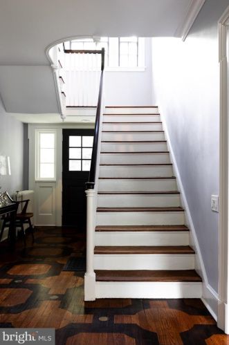 104 Mermaid Ln, Philadelphia PA 19118-3246 exterior