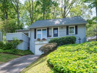 2669 Ridgemore Rd, Atlanta, GA 30318-1443