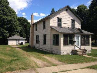 209 Brigham St, Plainwell MI  49080-1577 exterior