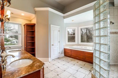 105 Drum Hl Rd, Wilton CT 06897-2412 exterior