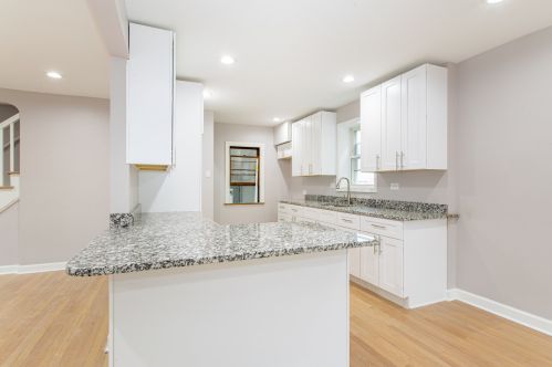 5317 Massasoit Ave, Chicago IL 60638-2854 exterior