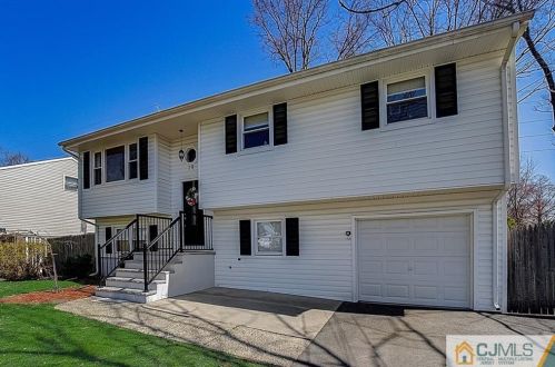 19 Dickerson Dr, Piscataway, NJ 08854-6008