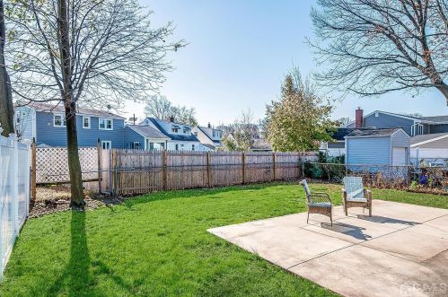 85 Gdn Ter, Edison NJ 08817-4501 exterior