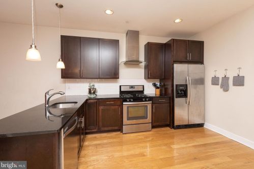 213 Green St, Philadelphia PA exterior