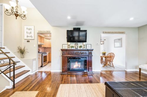 30 Delaware Ave, Commack, NY 11725-5015