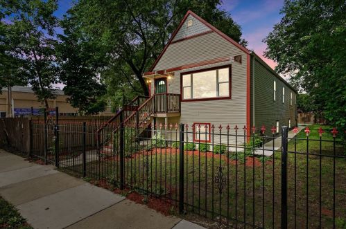 812 Massasoit Ave, Chicago, IL 60651-2635