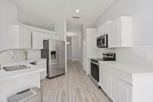 561 New Castle Cv, Fort Pierce, FL 34986-3406