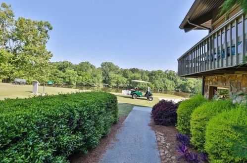 157 Lablanc Way, Atlanta GA 30327-1082 exterior