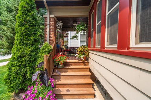 1036 75th St, Milwaukee, WI 53214-3017