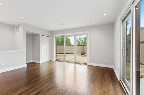 1701 Diversey Pkwy, Chicago IL 60614-1010 exterior