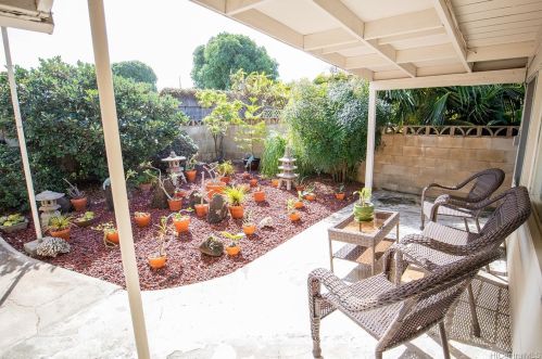 1347 Palolo Ave, Honolulu HI 96816-2528 exterior