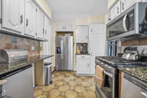 110 Blauvelt St, Teaneck NJ 07666-3862 exterior