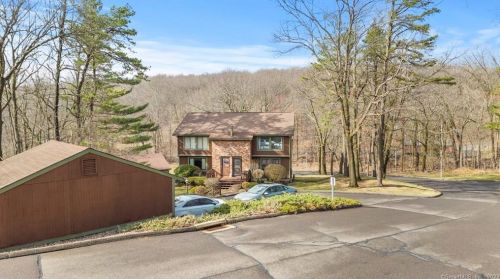 81 Cliffside Dr, Manchester, CT 06042-3479