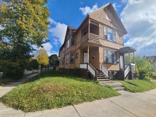 1854 27th St, Milwaukee, WI 53208-2001