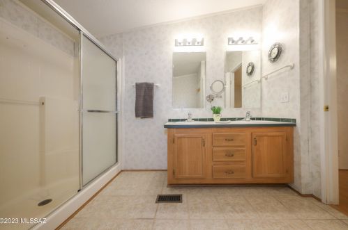 5802 Rocking Cir St, Tucson AZ 85713-6323 exterior