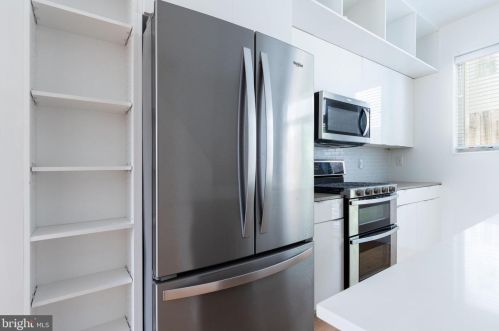 936 Leithgow St, Philadelphia PA 19123-1440 exterior