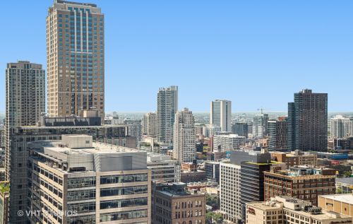 401 Wabash Ave, Chicago IL  60605-1208 exterior