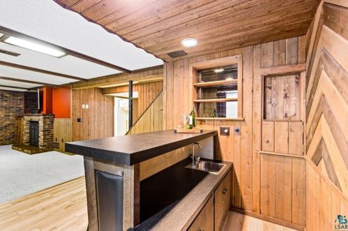 2344 Hutchinson Rd, Duluth MN 55811-3266 exterior