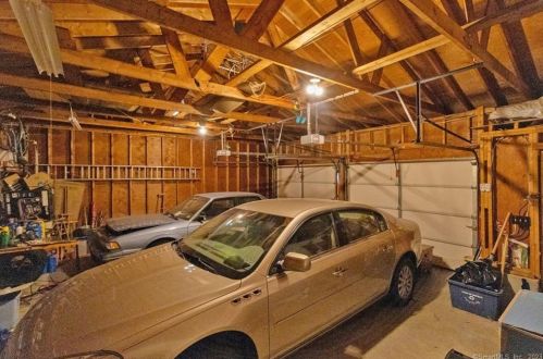 3 Coolidge Dr, Enfield CT 06082-5309 exterior