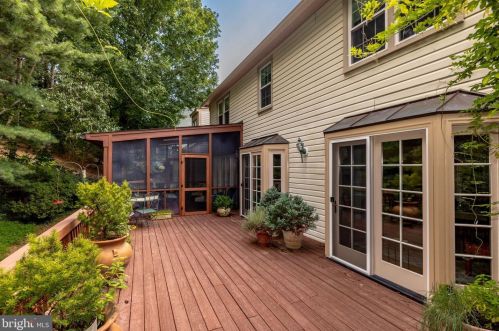 1621 Linway Park Dr, Mc Lean VA 22101-4149 exterior