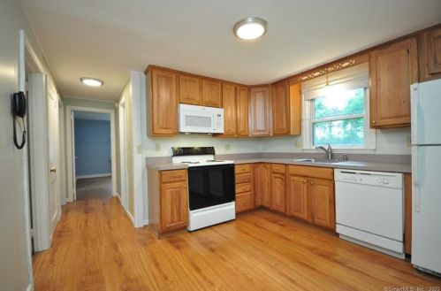 913 Plymouth St, Windsor CT 06095-3713 exterior