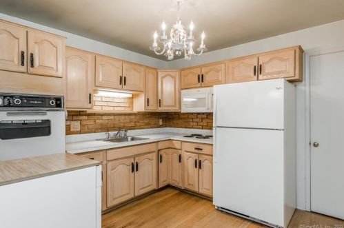 93 Sheridan Rd, Enfield CT 06082-4127 exterior