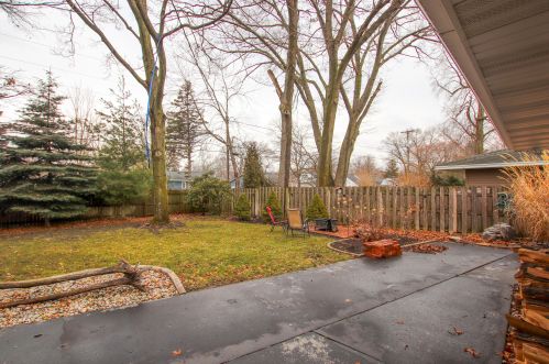 734 Ruddiman Dr, Meskegon MI  49445-2867 exterior