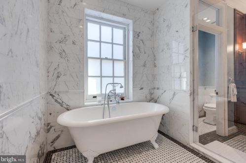 2101 Delancey St, Philadelphia PA 19103-6408 exterior